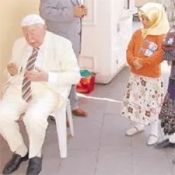 Erbakan eşinin kabrini ziyaret etti