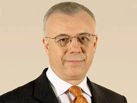 Ertuğrul Özkök iki kişinin ipini çekti