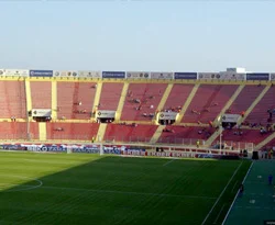Eski Açık Tribün'ün üstü kapatılıyor