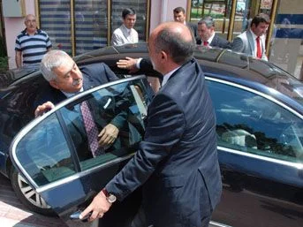 Eski belediye başkanı koruma oldu