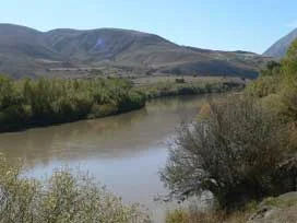 Evi terkeden kızı nehirde aradılar
