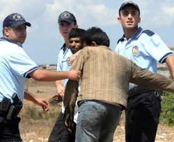 Fiyat kavgası, insan kaçakçılarını ele verdi