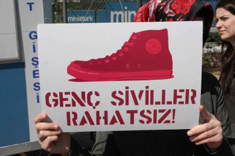 Genç Sivillerden CHP'ye protesto