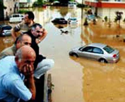 Giresun'da sel suları yüzlerce aracı yuttu