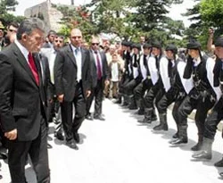 Gül'e horonlu karşılama Dadaş'ı kızdırdı