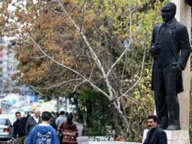 Heykel Atatürk'e benzemiyor iddiası