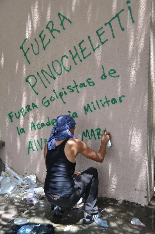 Honduras'ta halk darbecilere karşı ayaklandı