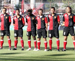 Honved'de övgü bitmiyor!