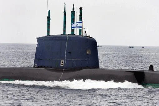 İsrail donanması Süveyş Kanalı'nı geçti