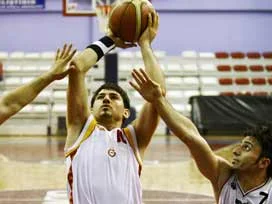 İstanbul'a dev basketbol sahası