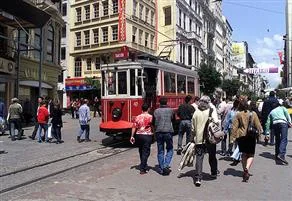 İstiklal'in çevresi de yayalaştırıldı