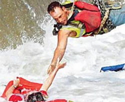 Karısı uğruna kendini feda etti