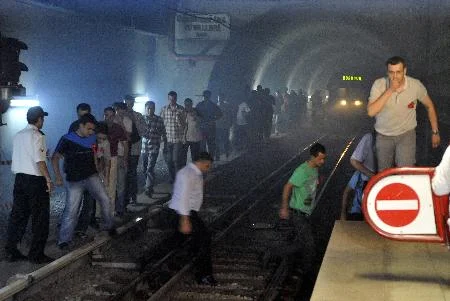 Metroda nefes kesen yangın tatbikatı