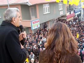 Öcalan sloganları altında barış mesajı