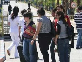 Öğrencilerden harç ücretlerine protesto
