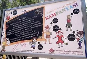 Polis ''Andımız kaldırılsın'' afişlerini kaldırdı