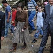 Rahşan Ecevit çizmelerini giydi meydanlara indi