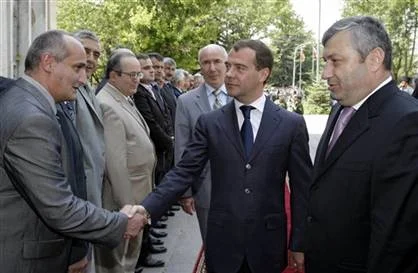 Saakaşvili'den Medvedev'e sert sözler