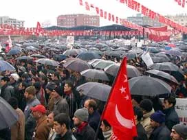 SP Uygur Türkleri için meydana iniyor