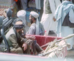 Taliban lideri hava saldırısında yaralandı