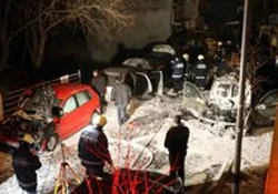 Teröristler araç kundakladılar