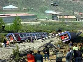 Tren kazasında ölü sayısı 6 oldu