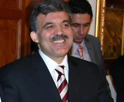 'Yaşar Kemal'e Gül'den destek'