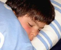 Yorulan çocuk, gece çabuk uyuyor
