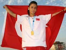 Yüksek atlamada Burcu altın kazandı