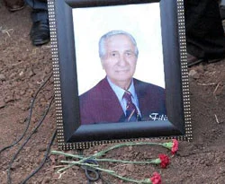 Aram Tigran'ın mezarına Diyarbakır toprağı