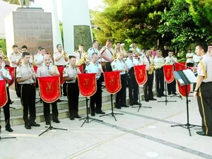 Askeri bandodan "Beynelminel birşey"