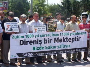 Başörtüsüne özgürlük mücadelesine devam