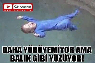 Bu bebek balık gibi yüzüyor