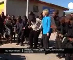 Clinton Afrikalı çocuklarla dans etti