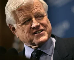 Edward Kennedy toprağa verildi