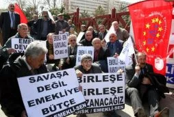 Emekliler açlık grevine başladı