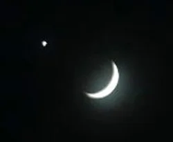 Gökyüzünde ay yıldız buluşması