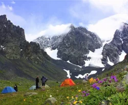 Kaçkar Dağı'na kar yağdı, zirve tırmanışı iptal