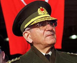 Kivrikoğlu: TSK'da bazen görev dürüstlükten önemlidir