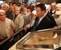 Peygamber aşıklarını üzen haber