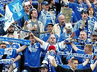 Schalke tartışılan marşı değiştirmeyecek