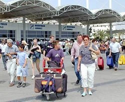 Turist sayısı arttı, gelir düştü