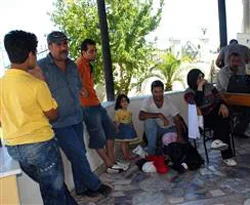 Turistlerin mavi yolculuğu kayalıklarda bitti