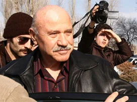 'Vatan, millet, Sakarya' diyerek hortumlamış