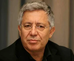 Zülfü Livaneli'yi fena kızdırdılar!