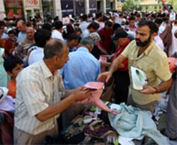 Afetzedelere 8 milyon lira bayram yardımı