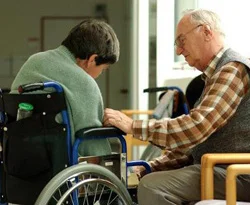 Alzheimer riski yaş ilerledikçe artıyor