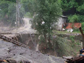 Artvin'de sel: 2 ölü ve kayıp