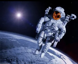 Astronotlardan uzayda 6.5 saatlik yürüyüş
