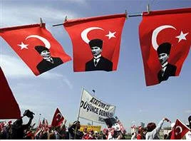 "Atatürk'ü satın, ölüsü de dirisi de para"